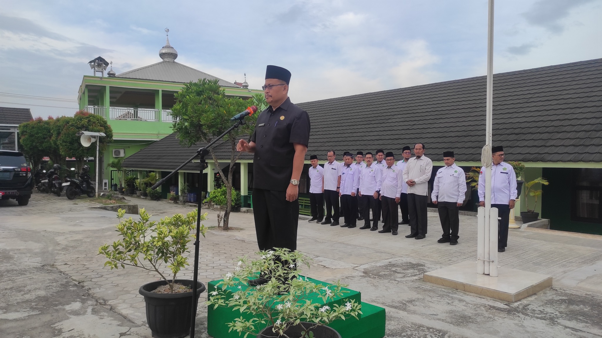 Apel Pembukaan dan Hari Pertama Ujian Madrasah MAN 1 OKU T.P. 2025/2026 Berlangsung Lancar