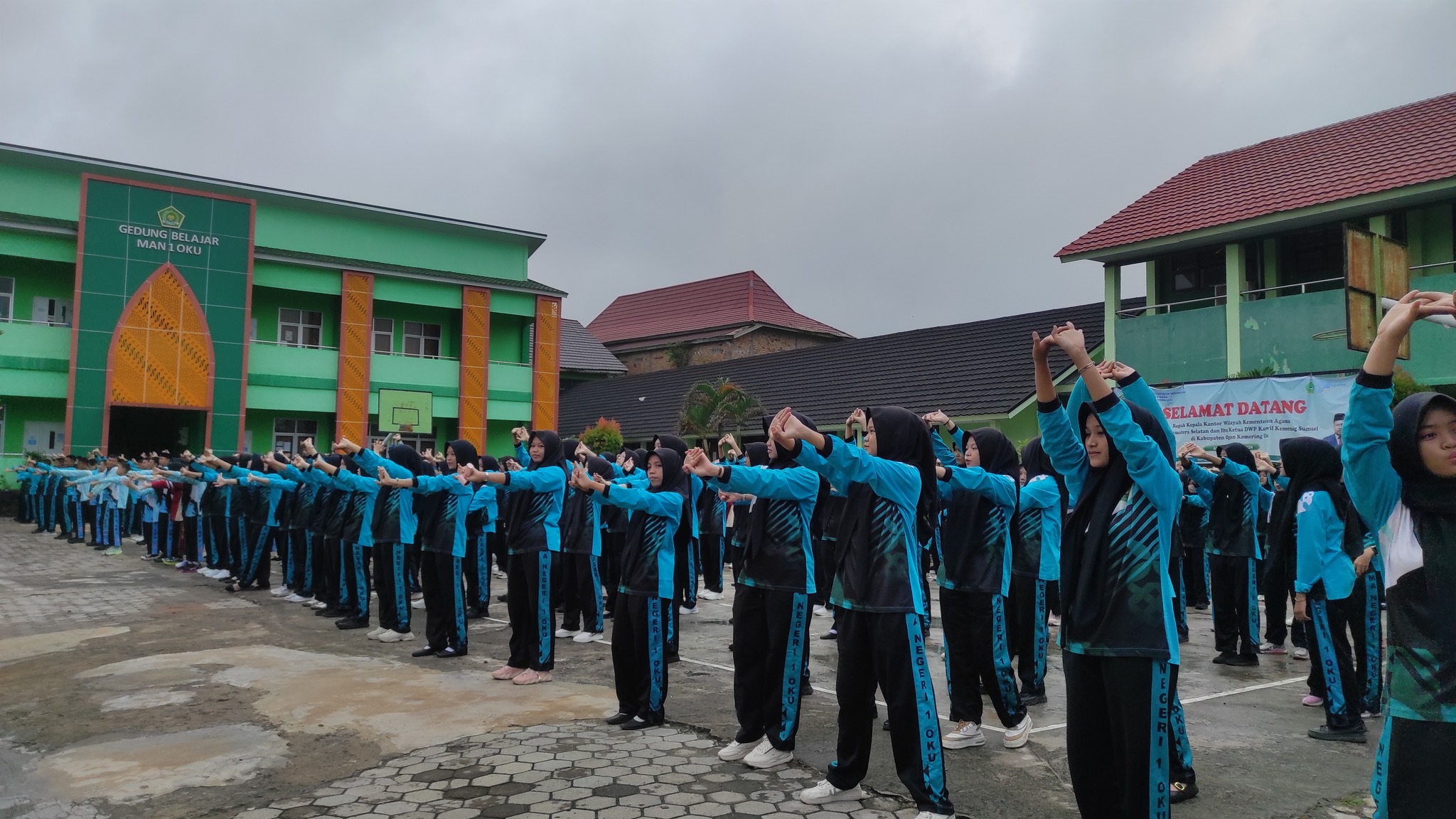 Semangat Hidup Sehat, MAN 1 OKU Gelar Senam Jantung Sehat Bersama
