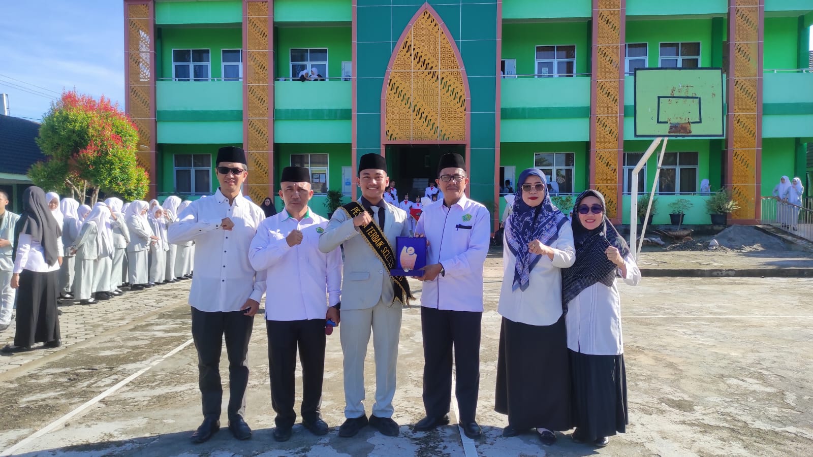 Selepas Upacara, Kepala MAN 1 OKU Apresiasi Prestasi Siswa di Ajang SCLCSS 2026