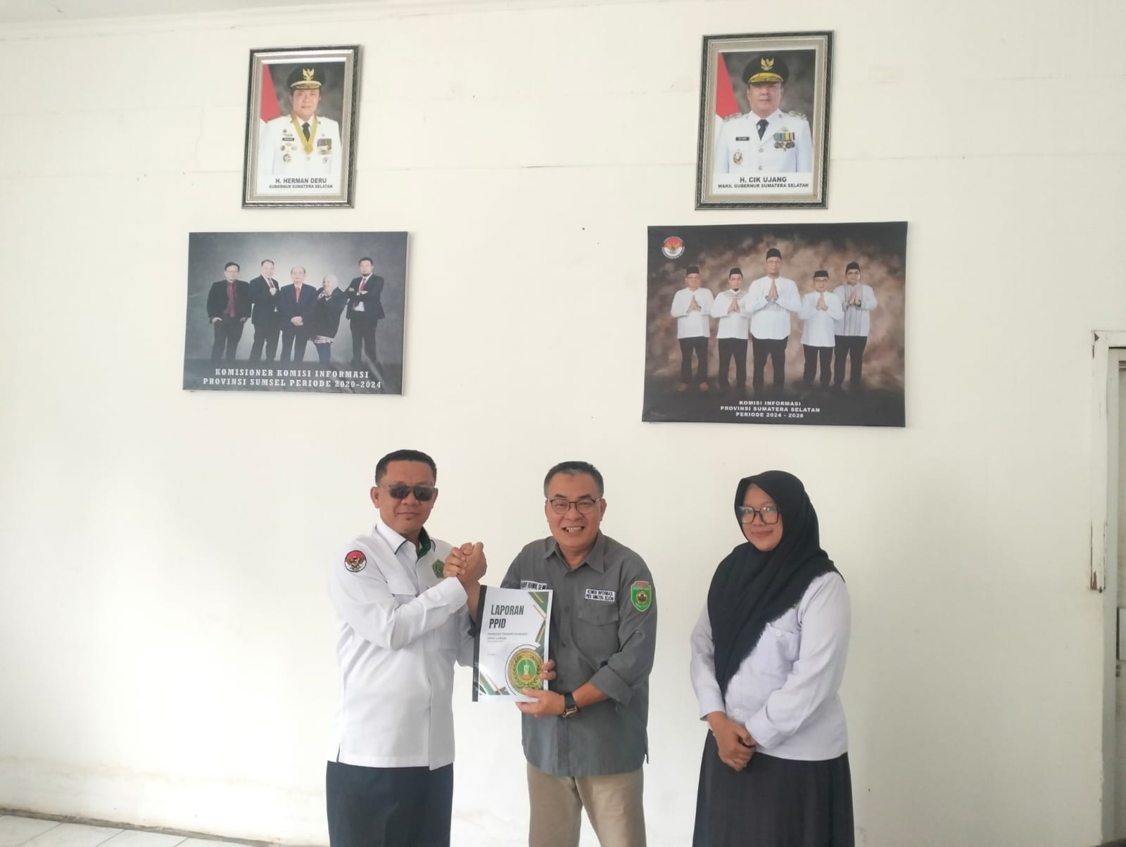 PPID Unit Kemenag Sumsel Serahkan Laporan Layanan Informasi Publik Tahun 2025 kepada KI