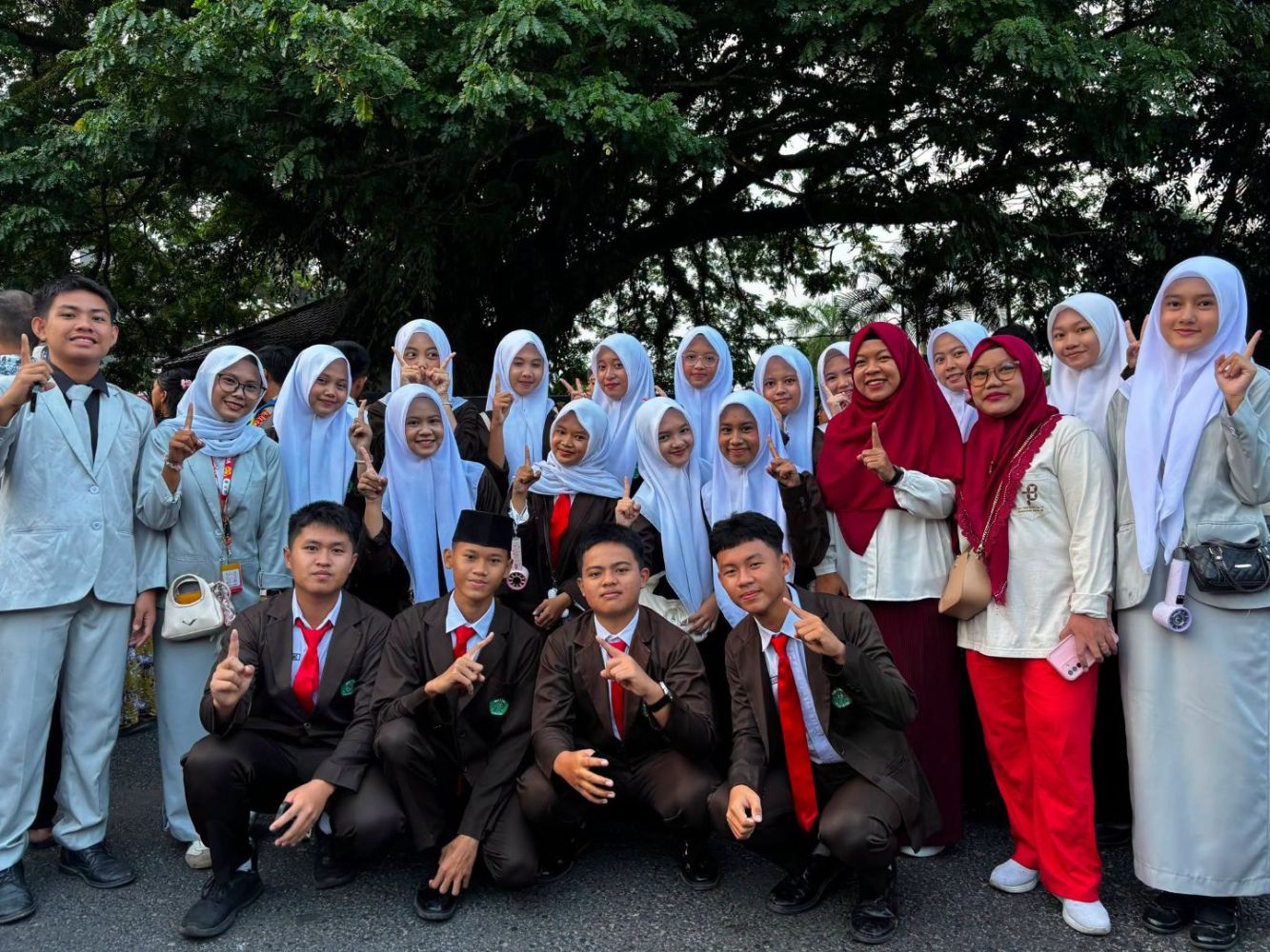Perwakilan Siswa MAN 1 OKU Meriahkan Karnaval HUT OKU ke-116