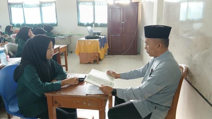 Tumbuhkan Generasi Qurani, MAN 1 OKU Gelar Kegiatan Rutin Tahfidzul Quran Setiap Jumat.
