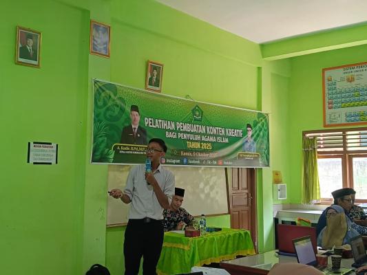 Guru MAN 1 OKU Berbagi Inspirasi, Jadi Pemateri Pelatihan Konten Kreatif di MAN 1 OKU Timur