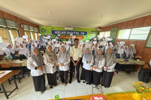 Guru MAN 1 OKU Latih Siswa dan Guru MTsN 1 OKU Ciptakan Konten Digital Kreatif