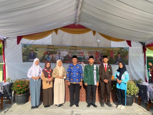 Enam Calon Ketua OSIM MAN 1 OKU Tampilkan Gagasan Inspiratif dalam Debat Pemilihan OSIM 2025/2026