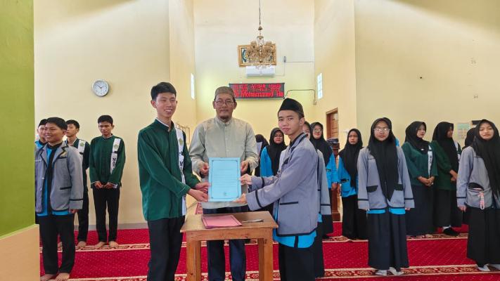 Pelantikan Pengurus Rohis Putra dan Putri MAN 1 OKU Tahun 2025/2026 Berlangsung Khidmat