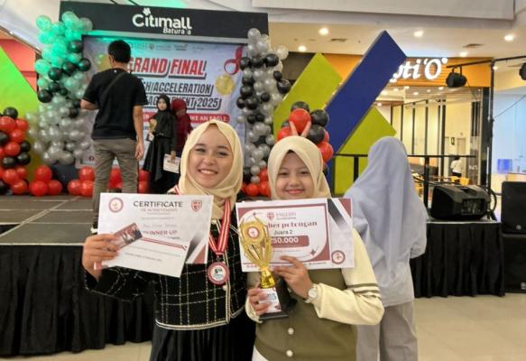 Rafah dan Jihan Harumkan Nama MAN 1 OKU, Raih Juara di Grand Final English Acceleration 2025