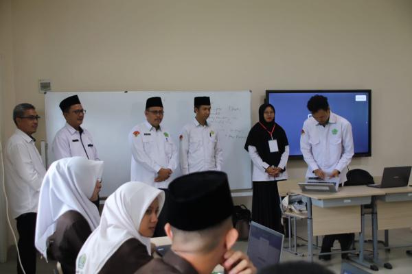 Kakankemenag dan Kepala MAN 1 OKU Pantau Langsung Pelaksanaan TKA 2025