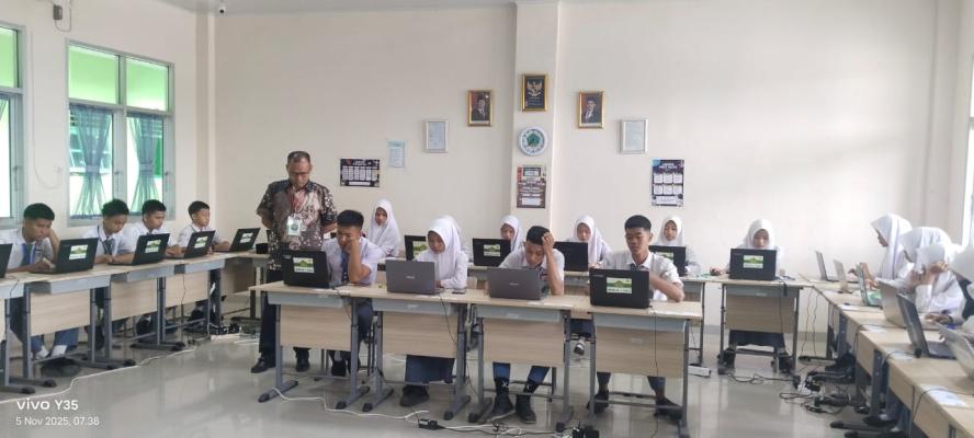 Hari Kedua TKA di MAN 1 OKU Berlangsung Lancar, Pengawas Silang Wujudkan Ujian yang Objektif