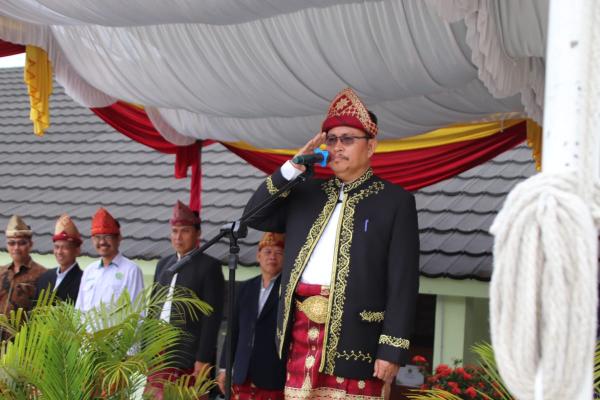 MAN 1 OKU Gelar Upacara HGN 2025, Kepala Kankemenag OKU Jadi Inspektur Upacara