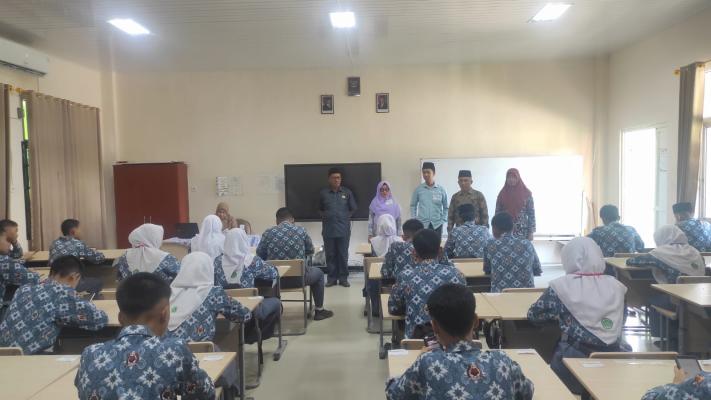Kepala dan Wakil Kepala MAN 1 OKU Tinjau Pelaksanaan Hari Pertama ASAS Ganjil Tahun Ajaran 2025/2026