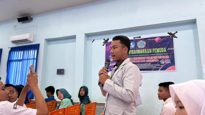 OSIM MAN 1 OKU Ikuti Bimtek Public Speaking dan Kepemimpinan GRADASI 2025