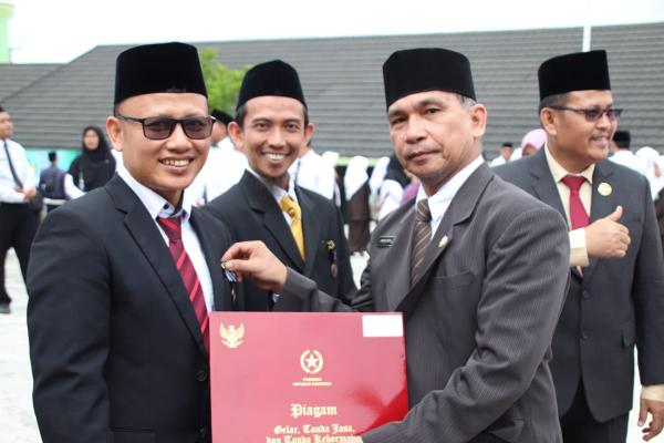 Penyerahan Satya Lencana dan Bantuan Sosial Warnai Peringatan HAB Kemenag di MAN 1 OKU