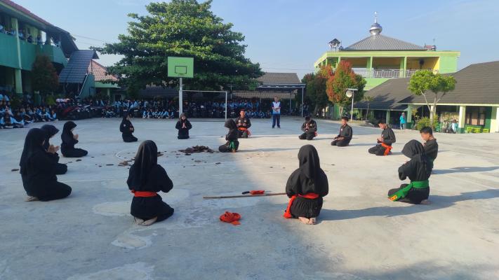 Showforce Ekskul Pencak Silat MAN 1 OKU Tampilkan Kekompakan dan Disiplin