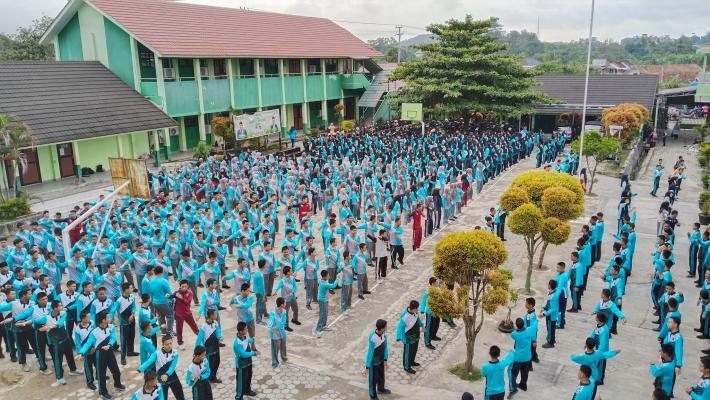 MAN 1 OKU Gelar Senam Jantung Sehat untuk Peserta Didik