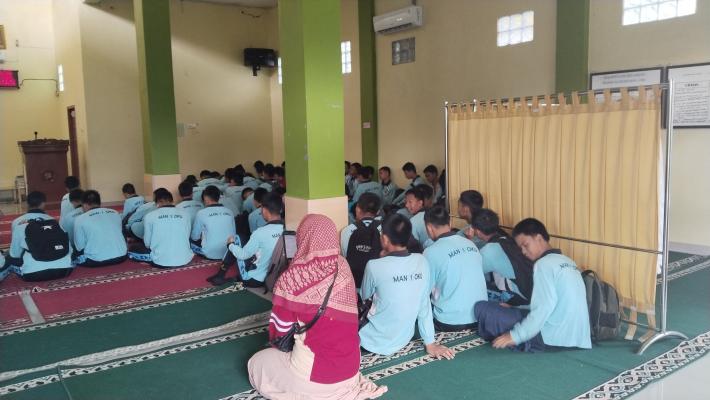 Peserta Didik MAN 1 OKU Laksanakan Tadarus Al-Qur’an di Masjid Al Huda