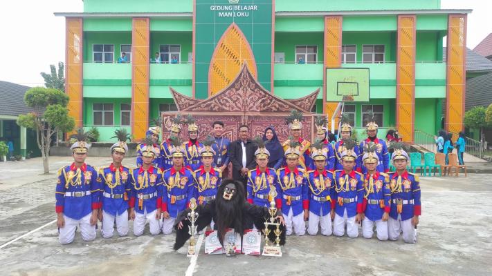 Showforce Paskibra MAN 1 OKU Tampil Penuh Semangat, Warga Madrasah Beri Dukungan Meriah