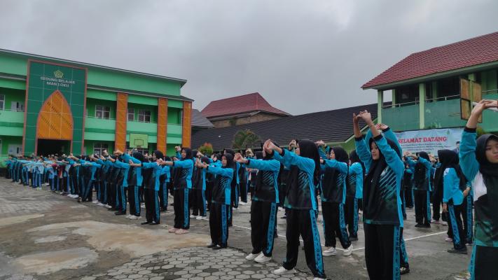 Semangat Hidup Sehat, MAN 1 OKU Gelar Senam Jantung Sehat Bersama