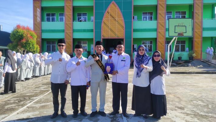 Selepas Upacara, Kepala MAN 1 OKU Apresiasi Prestasi Siswa di Ajang SCLCSS 2026