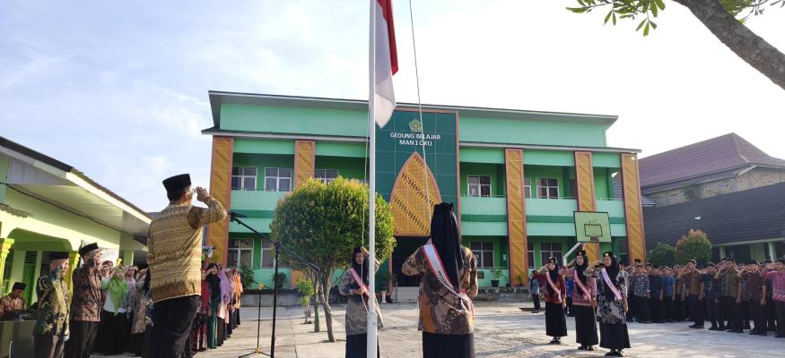 Upacara Peringatan Hari Kartini di MAN 1 OKU Berlangsung Khidmat