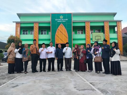 Tim EMIS Kanwil Kemenag Sumsel Laksanakan Monitoring dan Evaluasi di MAN 1 OKU