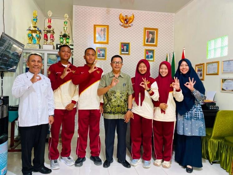 Siswa Paskibra MAN 1 OKU Pamit kepada Kepala Madrasah Jelang Karantina PASKIBRAKA Kabupaten OKU 2026