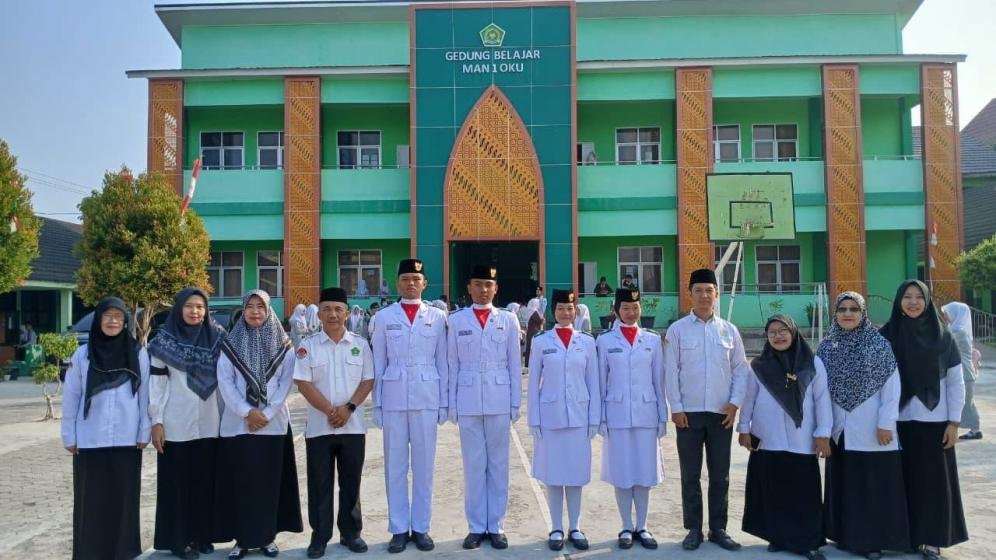 MAN 1 OKU Berikan Apresiasi kepada Empat Siswa Paskibraka Kabupaten OKU