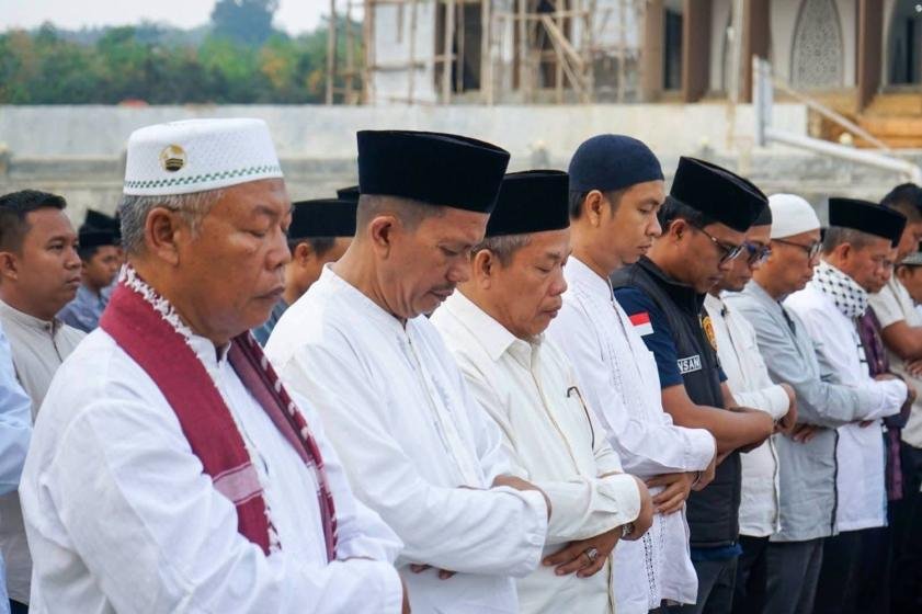 MAN 1 OKU Ikuti Salat Istisqa, Bersama Memohon Turunnya Hujan