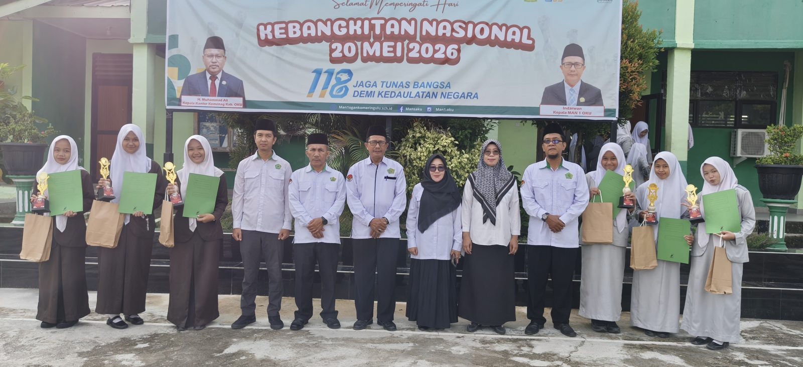 MAN 1 OKU Serahkan Hadiah Lomba Puisi Hari Kebangkitan Nasional 2026