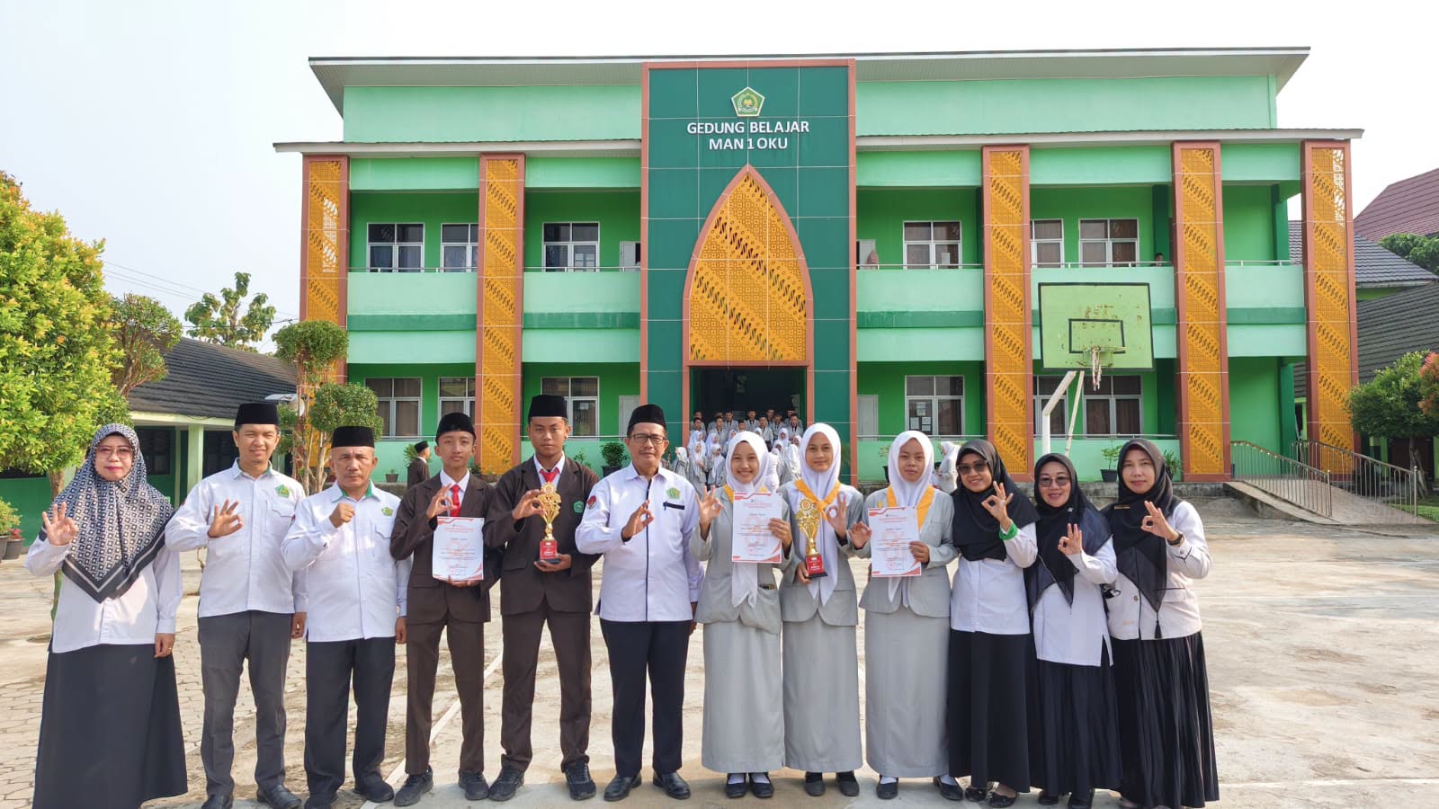 Bawa Pulang Piala, Tim PMR MAN 1 OKU Terima Apresiasi Kepala Madrasah
